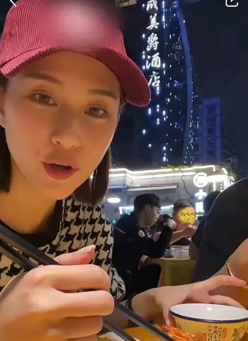 娱乐圈吃瓜爆料今日最新,明星恋情曝光，幕后真相令人震惊！