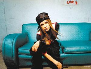 艾薇儿丝袜写真,性感魅力一触即发