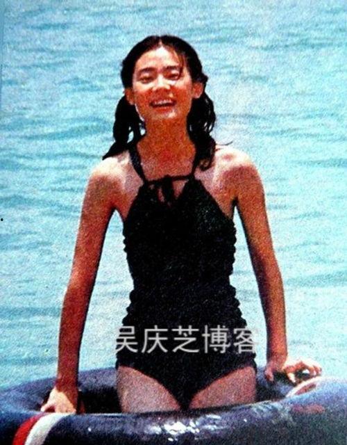 明星泳衣照片,明星们的时尚泳衣造型大盘点